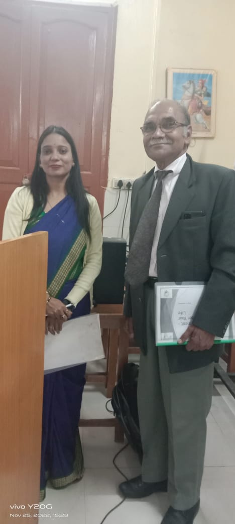 chgsbhu's tweet photo. Seminar on Time Management held today for the students of class XI &amp; XII. Shri Sunil Narayan Upadhyaya,alumnus of CHBS 1968 to1974,presided over as the chief guest and speaker for the day. Presently working as Skill Trainer gave valuable inputs to manage time https://t.co/HzxQE2zSdv