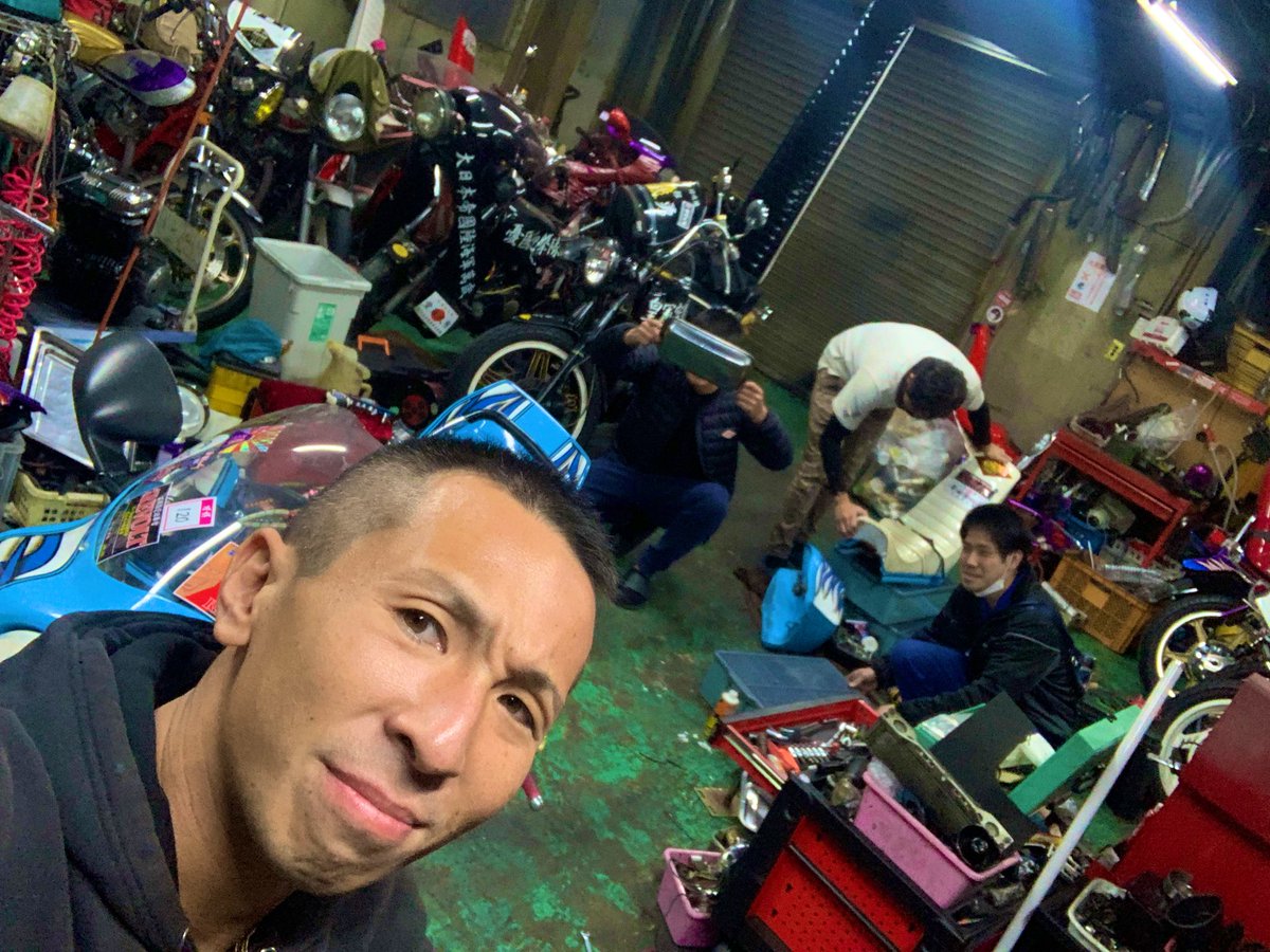 SGS__yuichi's tweet photo. ツーリング参加してない組が片付け手伝ってくれてます👍
そんな仲間たちに感謝w
あとメガホンからキーホルダーがいっぱい来たからプレゼント企画しようかなw
#SGS
#GarageBA
#TOKYOxOKAYAMA https://t.co/povDYAz45c