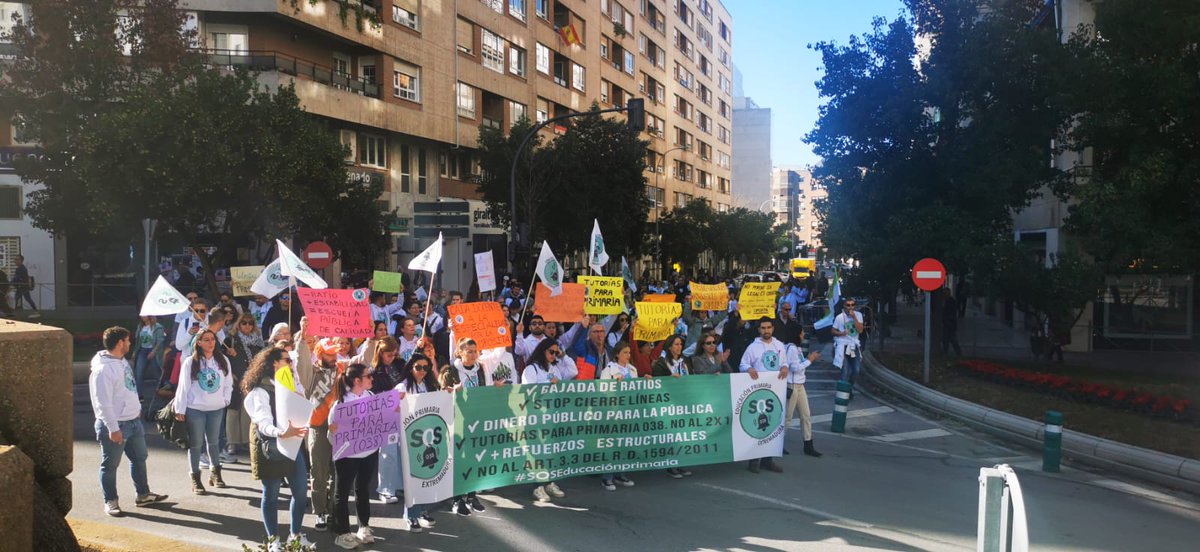 Reivindicando lo que nos pertenece 💪🏻💪🏻
#tutoriasparaprimaria
#NoAl2x1
#cadadocenteasuespecialidad
#BajadaDeRatio
<a href="/GFVara/">Guillermo Fdez Vara</a> <a href="/famayaf/">FranAmaya</a> <a href="/EstherGMoran/">Esther Gutiérrez</a> <a href="/Junta_Ex/">Junta de Extremadura</a>
