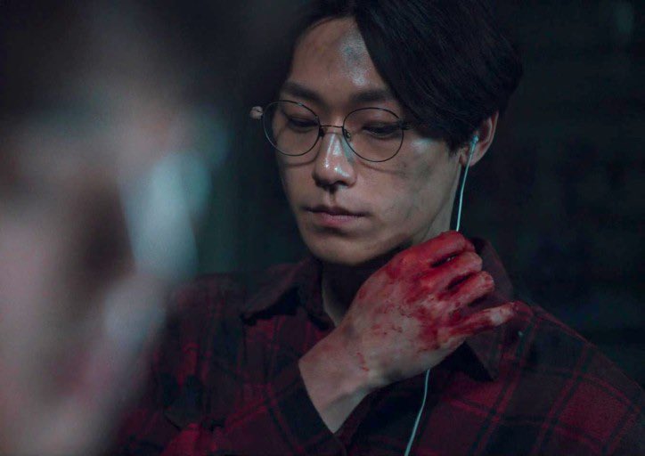 나 스위트홈 또 봐..
몇 번째 인지 모르겠음
아무튼 다섯 번은 넘음..
내 최애 이은혁입니댕