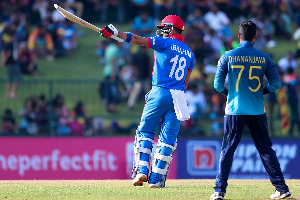 ACBofficials's tweet image. Time to Defend! 🔁

A Brilliant (106) from @IZadran18, fifties from @RGurbaz_21 (53) and @RahmatShah_08 (52) &amp;amp; late blitz by @iamnajibzadran (42 off 25b) help Afghanistan post 294/8 on the board.

Over to our bowlers now!

#AfghanAtalan | #CWCSL | #AFGvSL | #SuperCola | #KamAir
