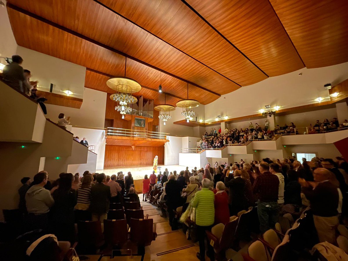 Ovación de pie tras el debut de Ana Vidovic en <a href="/lafilarmonicaLF/">La Filarmónica</a> 👏🏼👏🏼👏🏼