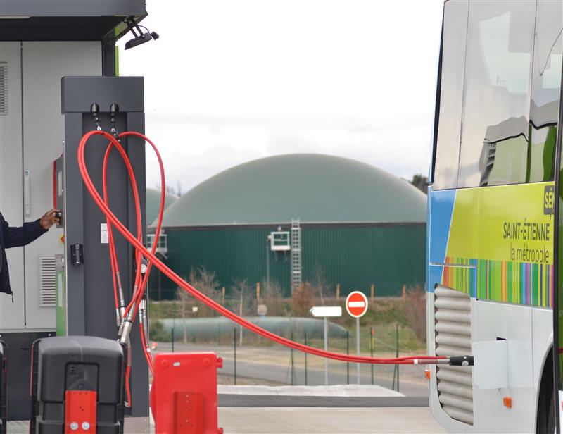 gd4s_eu's tweet photo. Waste-to-energy facilities in the spotlight of the @BiogasWorld_ Showcase Report 2022.
In 🇫🇷, #Methamoly project valorises local #biowaste into #biogas, which is injected into the network operated by @GRDF. Daily, the site supplies 47 vehicles & 7 buses through a #BioGNV station. https://t.co/9HpZVYQwcj