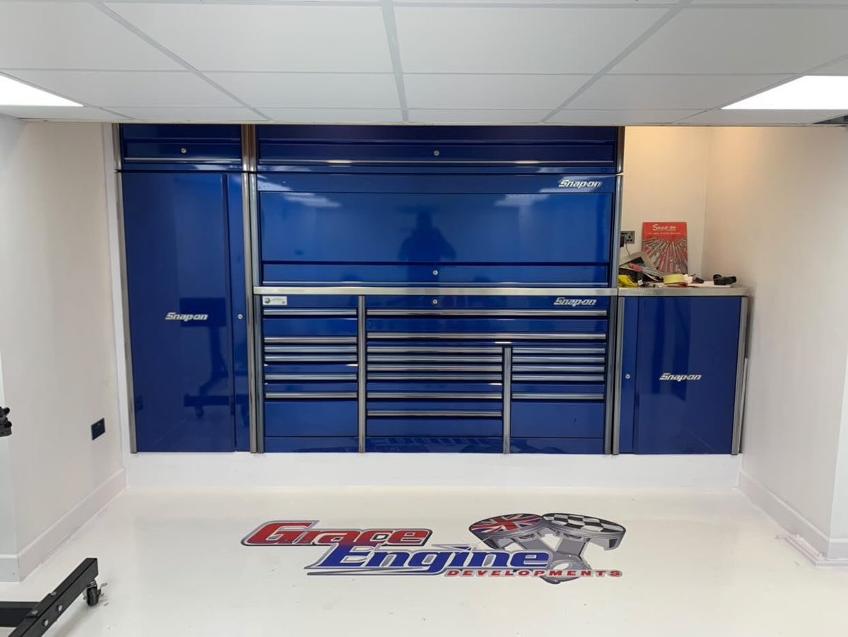 LNGraphicDesign's tweet photo. Grace Engine Developments @Graceengines looking absolutely on point with custom hi-tack printed floor graphics and window etch graphics 👌💯

#lngraphicdesigns #signs #signage #customgraphics #floorgraphics #focalpoint #etchgraphics #windowgraphics #graceenginedevelopments https://t.co/1sAB4ETYNw