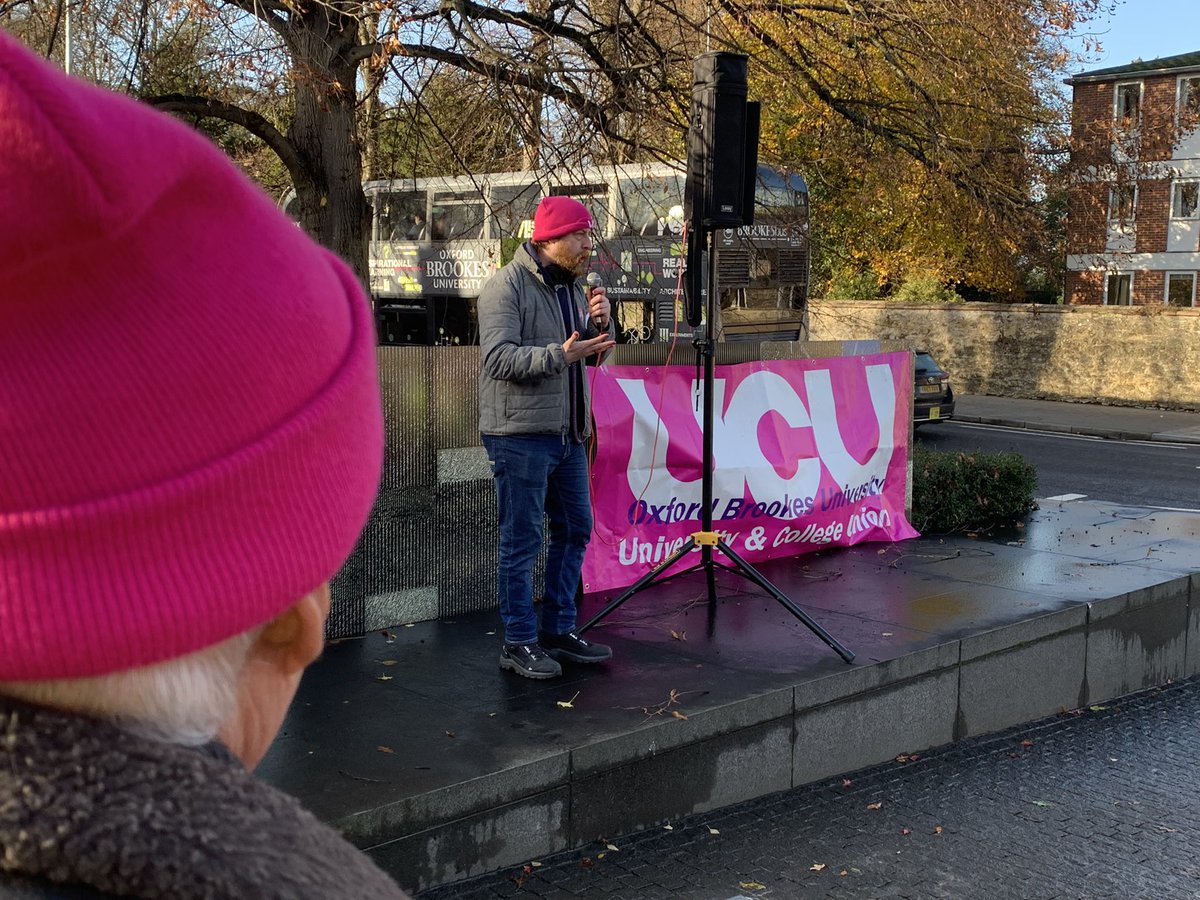 BrookesUCU's tweet photo. This action is across all Universities and we are ao proud to be suppprted by members from @OxfordUCU - thanks so much to Bernie Hogan who spoke so well for so many #UCUstrike #UCURising https://t.co/1HonBcUOvp