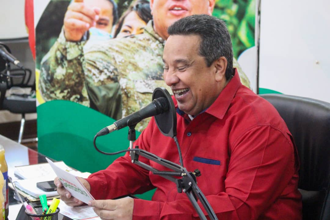 GobTrujillo's tweet photo. #ENFOTOS📸 || Así avanza el programa #HáblameGerardo de este viernes #25Nov.
Poder Popular y Tren Ejecutivo acompañan al gobernador @Gerardo4fPsuv en el Salón Elíptico del Palacio de Gobierno.

#DiálogoDePaz 
#HáblameGerardo https://t.co/hidmQ4l2OO