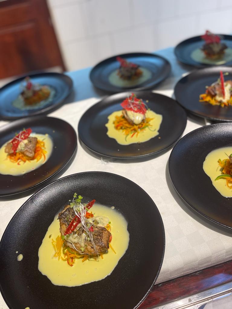 claudine_mun's tweet photo. Using Nitrogen on deserts 
#modernistcuisine
@timkaboya @bomacollege 
@AissaCyiza @Annemwiza https://t.co/BzqF2CqK1X