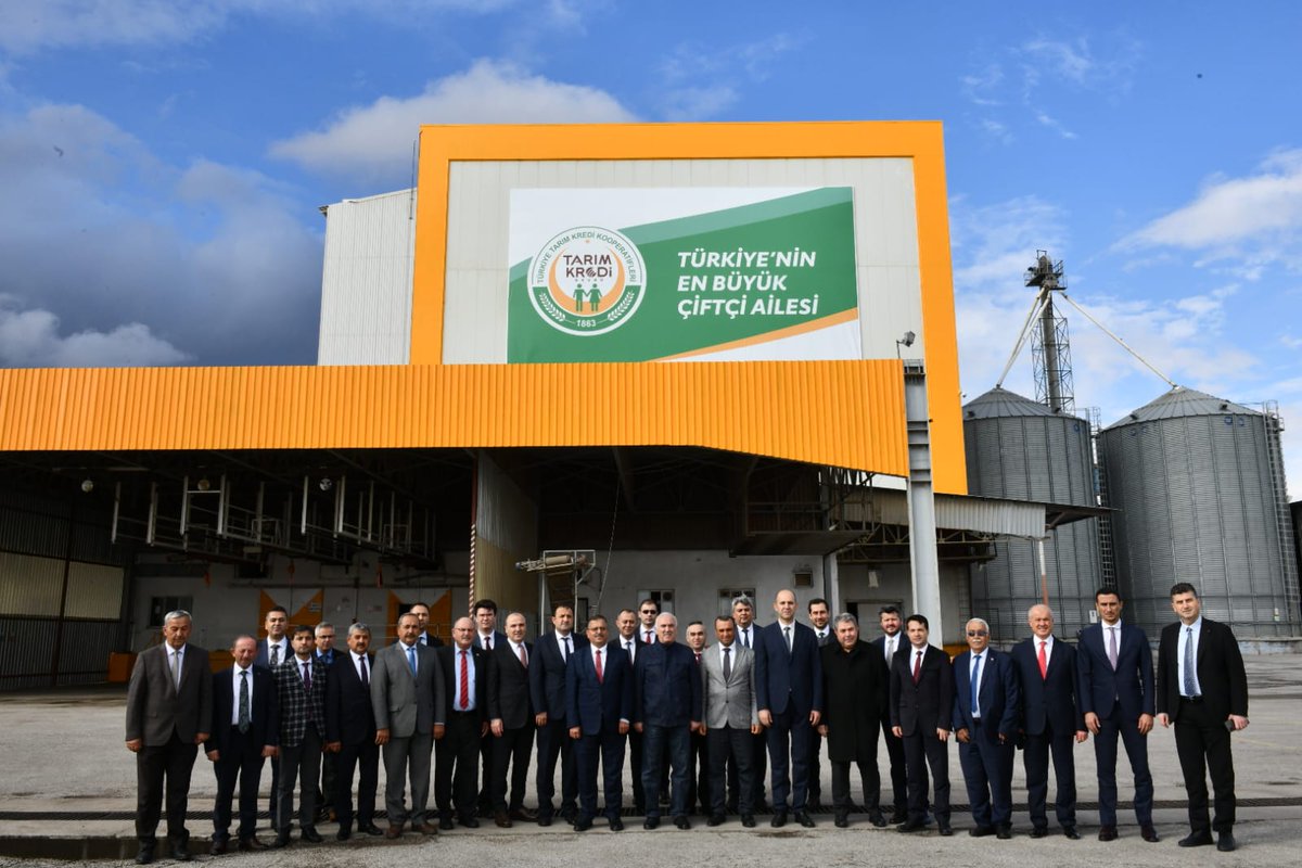 tarimkredi's tweet photo. Tarım Kredi Kooperatifleri Genel Müdürü Hüseyin Aydın, Merkez Birliği Yönetim Kurulu Başkanı Köksal Kacır ve beraberindeki heyet Tarım Kredi Süt Ürünleri A.Ş'nin Denizli Acıpayam'da bulunan tesislerinde incelemelerde bulunarak, faaliyetler hakkında yetkililerden bilgi aldı. https://t.co/xYFJcnbKlD
