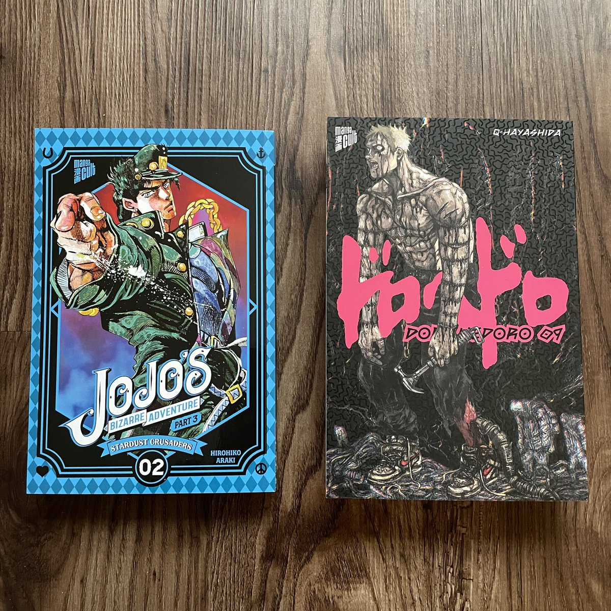 Tatzes_Merch's tweet photo. Endlich Zuhause, was im Magen und jetzt meinen ersten Kaffee des Tages 😌
Dazu den neuen Loot beäugen 🥰
#MangaLoot #ComicLoot https://t.co/uaVJcGlPOG