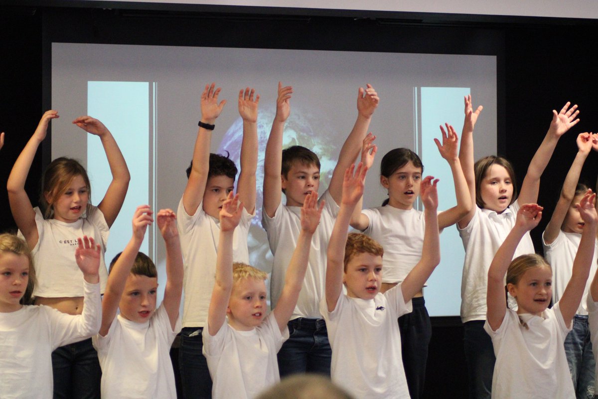 On Friday, parents and pupils were treated to Year 4's assembly. Staged as an episode of @BBCCountryfile they delivered some poignant messages about the importance of recycling & working hard to prevent more animals from being driven into extinction. Well done!👏 #schoolassembly