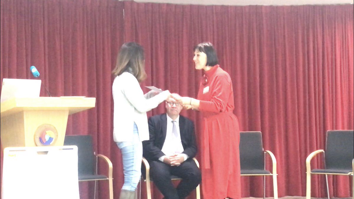 Muchas gracias por el reconocimiento como #EntreCompChampion <a href="/EntreCompEurope/">EntreCompEurope</a>, es un placer formar parte de la #entrecompcomunity 👏
Mucho trabajo junto <a href="/sramostel/">☕ Sergio Ramos</a> @aarenal <a href="/claud10/">Claudio Feijoo</a> <a href="/mcberciano/">Miguel C. Berciano</a>, gracias! Abro hilo con algunas de las cosas que hemos hecho basadas en  #EntreComp 👇