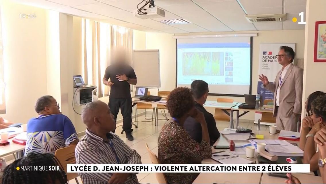 📌 formation inter académique «Prévention et Gestion de Crise» niveau 1 <a href="/acmartinique/">Académie de Martinique</a> <a href="/AcGuadeloupe/">Académie de la Guadeloupe</a> <a href="/acguyane/">Académie de Guyane</a> 30 stagiaires réunis pour 3 jours 1/2 au #CIS de Fort de France <a href="/Interieur_Gouv/">Ministère de l'Intérieur</a> <a href="/Armees_Gouv/">Ministère des Armées et des Anciens combattants</a> #EMS <a href="/GautreauOlivie1/">Gautreau Olivier</a> @WaloszekV @sophie_theas