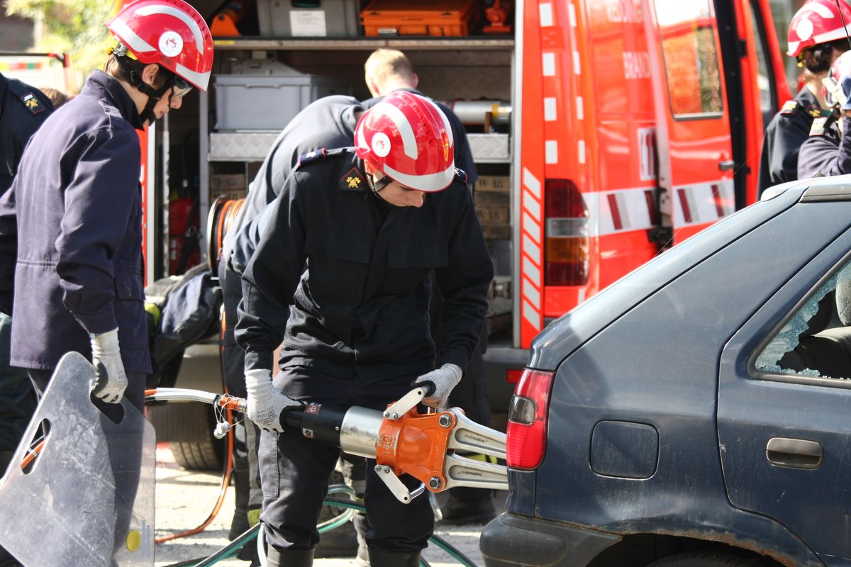 #Jeugdbrandweer Kruibeke, Sint-Niklaas en Stekene zoeken nieuw talent tussen 12 en 15 jaar om in januari op te starten! 

Twijfel je nog of al helemaal overtuigd? Mail naar de post waar je graag wil toetreden. Alle info en mailadressen: hvzwaasland.be/jeugdbrandweer…

#hulpverlening