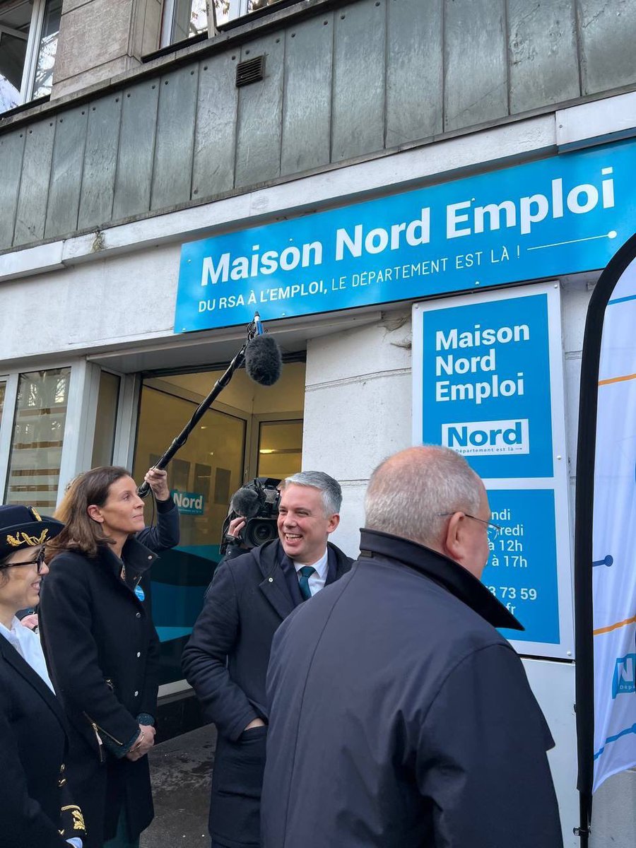 Très heureuse d’accueillir M. le Ministre des Solidarités, de l'Autonomie et des Personnes handicapées @Combe à l’occasion de la semaine RSA : Réussir Sans Attendre. L’occasion d’échanger avec les professionnels de la Maison Nord Emploi et de Pôle Emploi de Lille.