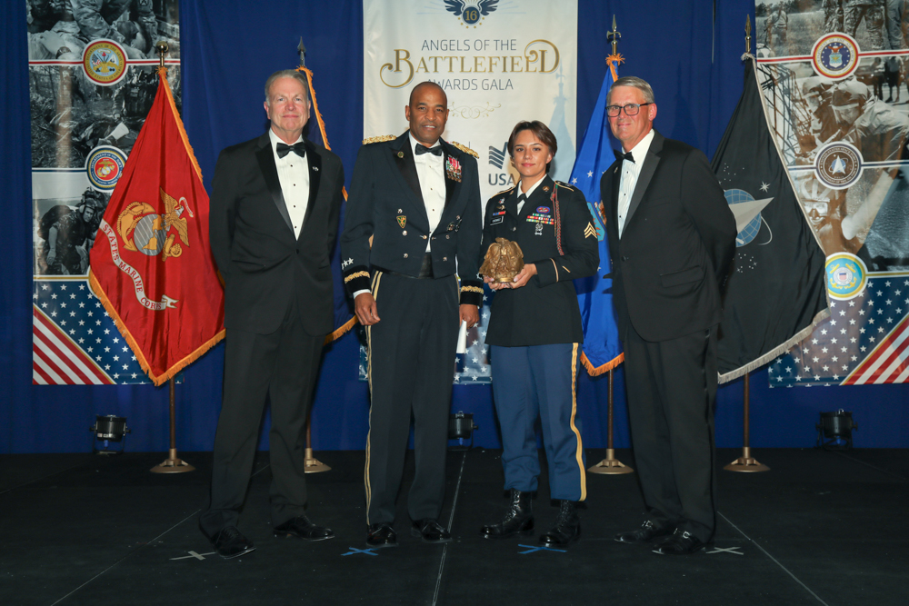 82ndABNDiv's tweet photo. Sgt. Audriana Chenault, a Paratrooper assigned to @Strike_Hold 82nd Airborne Division, traveled to Alexandria, Virginia late last week to be recognized by the @asymca as a 2022 Angel of the Battlefield for her actions during Operation Allies Refuge.
#ICYMI #ASYMCA #AATW https://t.co/H7zoBSgQVl