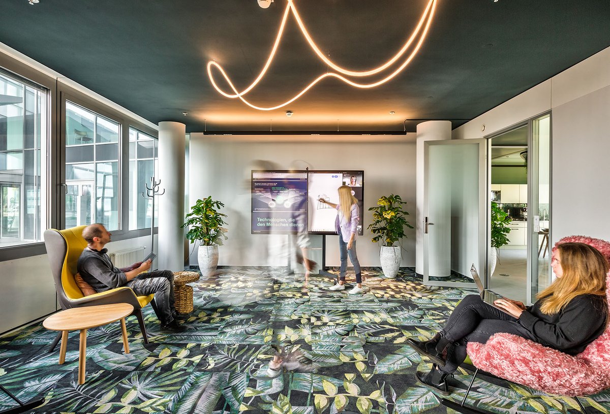 „Es gibt (noch) keine Gleichwertigkeit zwischen analoger und digitaler Welt.“ Mehr dazu jetzt im driten Teil unserer Serie "Wie sieht der hybride Arbeitsplatz in Zukunft aus?“: officeinspiration.com/forum/wie-sieh…

#officeinspiration #futurework #futureofwork #futureoffice #newoffice #newwork