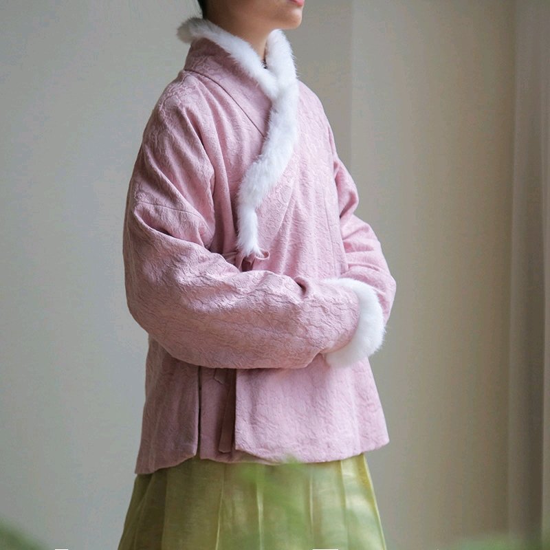 hanfuyyds's tweet photo. 入冬啦，注意防寒保暖❄️。
#hanfu #China #Chinese #Chinese culture #漢服 #汉服 #中国 https://t.co/J9WPB4d6h9