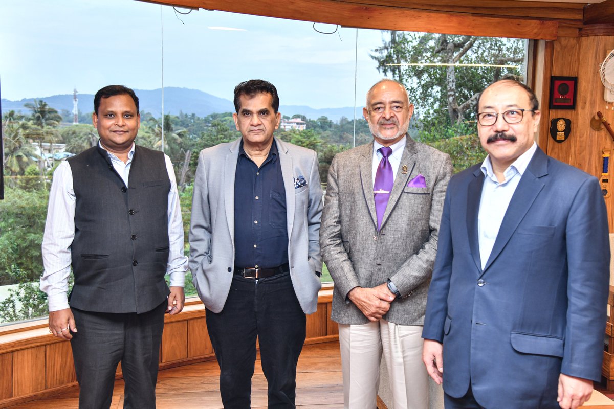 MediaRN_ANI's tweet photo. #Gateway2IndoPacific
#G20India Sherpa @amitabhk87 alongwith #ChiefCoordinator @harshvshringla on arrival #NewAndamans for conduct of briefing session for the HoMs of #G20 Member Countries at #SwarajDweep met @Admiral_DKJoshi today at #RajNiwas.
(1/2) https://t.co/k9MCjTAPGc