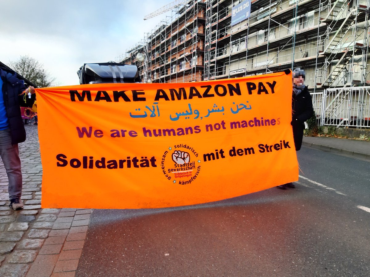soli_groepel's tweet photo. Wir gehen los!!! We march now!!!
#makeamazonpayday https://t.co/1auF9lPtWM
