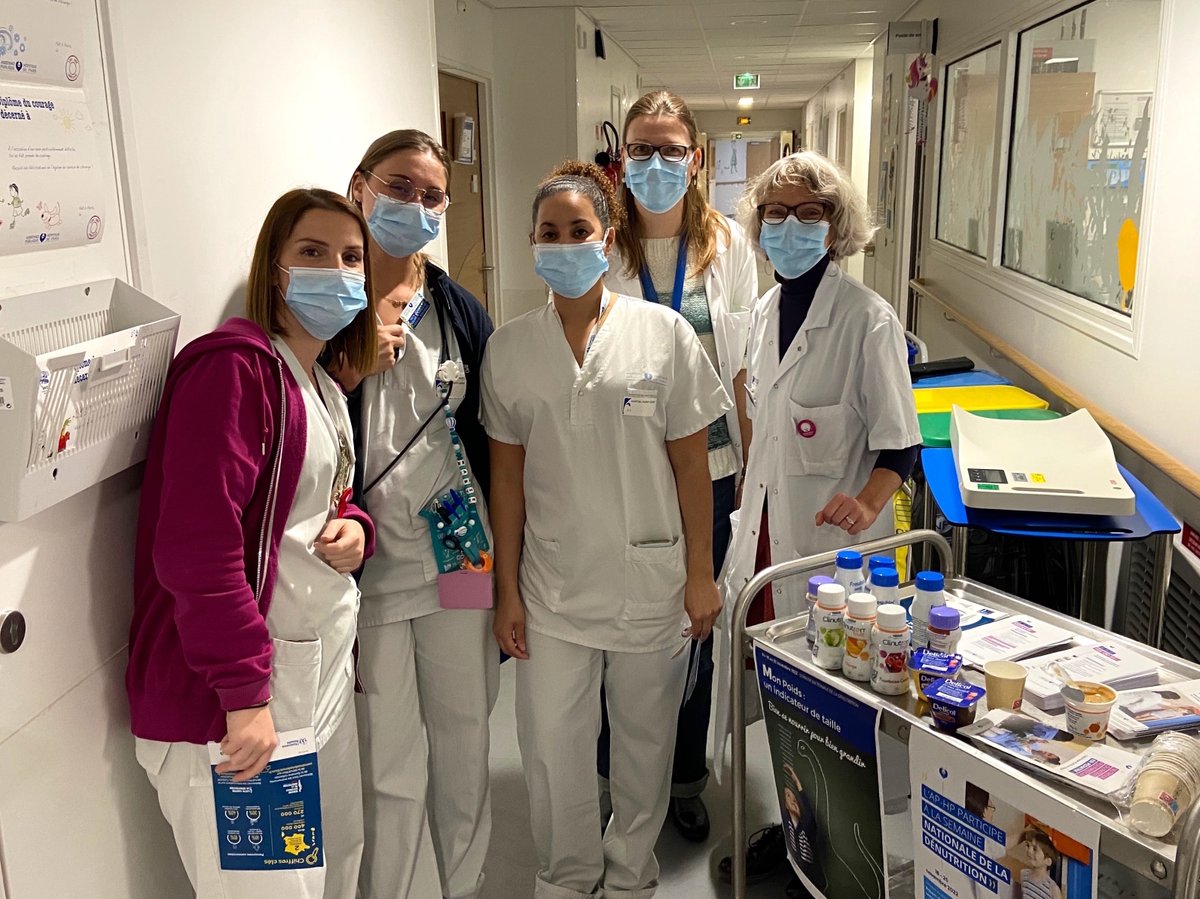 HopRobertDebre's tweet photo. Semaine de la #Dénutrition | 🎬 Clap de fin pour cette 3ème édition ! Toute la semaine, les équipes de l'Unité Transversale Diététique &amp; Nutrition de l'hôpital Robert-Debré @APHP sont allées à la rencontre des professionnels et des patients... https://t.co/V8bWpCU3LV