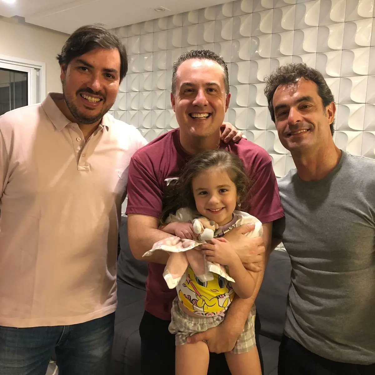 LHAurologia's tweet photo. Learning week with master @thiago_hota in Curitiba, Brazil, in addition to being able to meet old friends again and drink the award-winning IPA Mutum Cavalo.
@andrematosuro @fernandomeyer11 @handlebrasil
@quanta_system
@KynthiaSanchez
@Dhannaceres
 #holep #thuflep #aeep https://t.co/8qcDHr1t1y