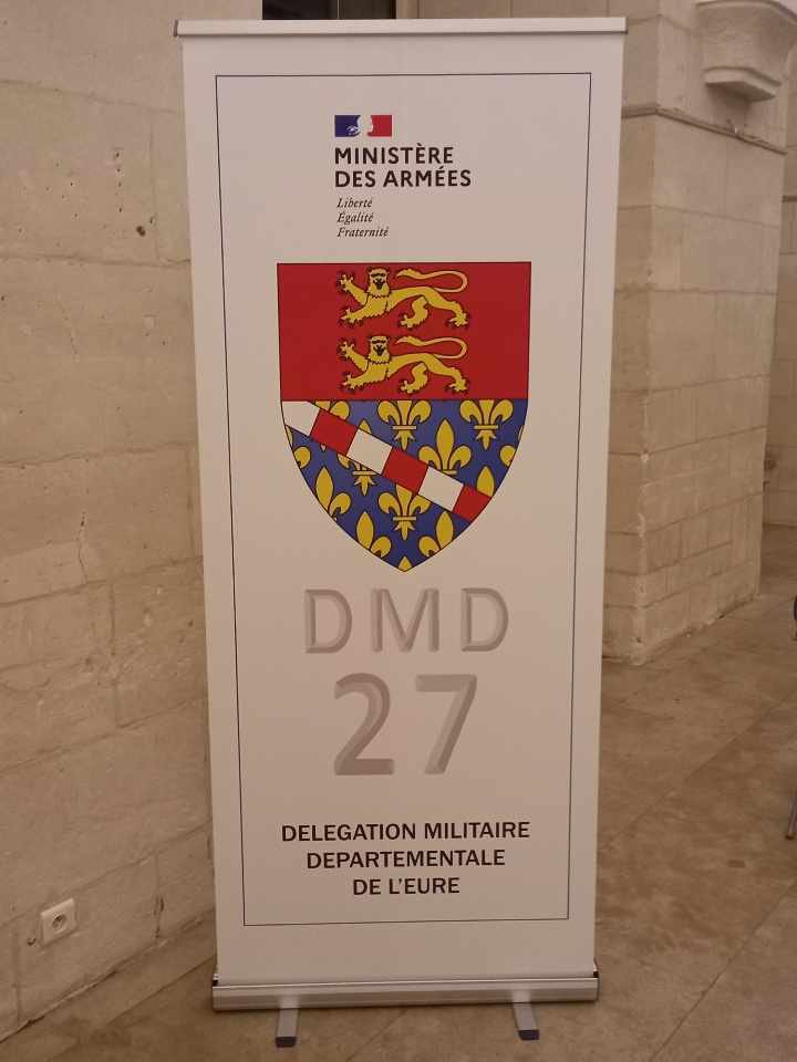 Prefet27's tweet photo. Philippe Fournier-Montgieux, sous-préfet de #Bernay, a participé à une réunion tenue par la #DMD27 avec les correspondants défense désignés parmi les conseillers municipaux.
Objectif : mobiliser et informer les élus locaux nommés correspondants de défense. https://t.co/J17Lyw5o2R