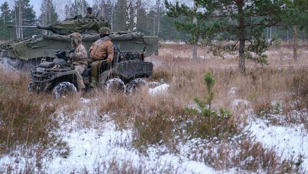 Spanish soldiers from the battlegroup and members of the Latvian military participated in a training exercise which focussed on the defence with a mechanized force. We train together, ready to fight together. @NATO 📷 Cpl Mark Wanzel, Sgt.1º Jesús Aguilera, eFP BG Latvia