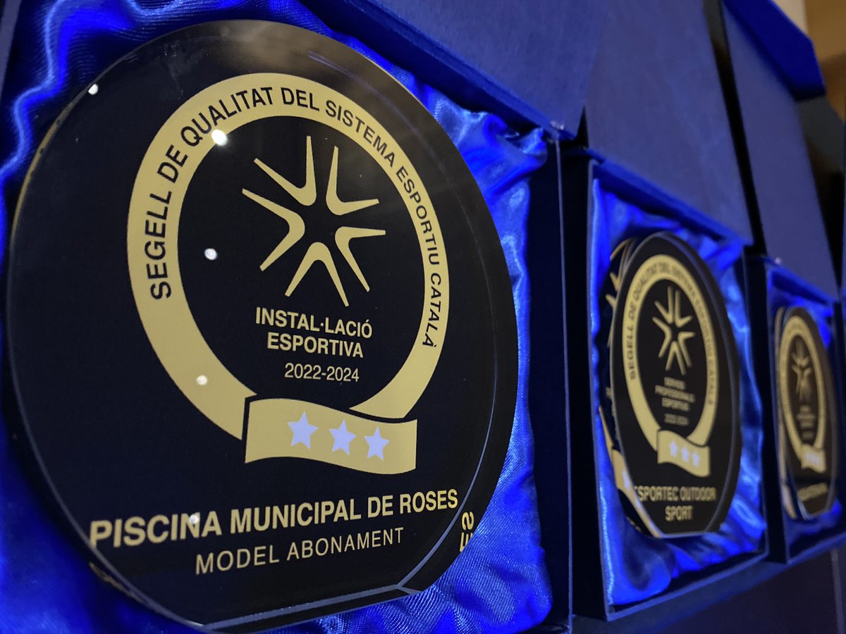 PiscinaRoses's tweet photo. Molt contents per rebre ahir a la seu de l'INEFC el reconeixement màxim de "3 estrelles" del Segell de Qualitat del Sistema Esportiu Català ⭐⭐⭐
#Coplefc #Segelldequalitat  #MovimentQSport #SistemaEsportiuCatalà
https://t.co/P7DVe11v3T https://t.co/fZxkJCxb5G