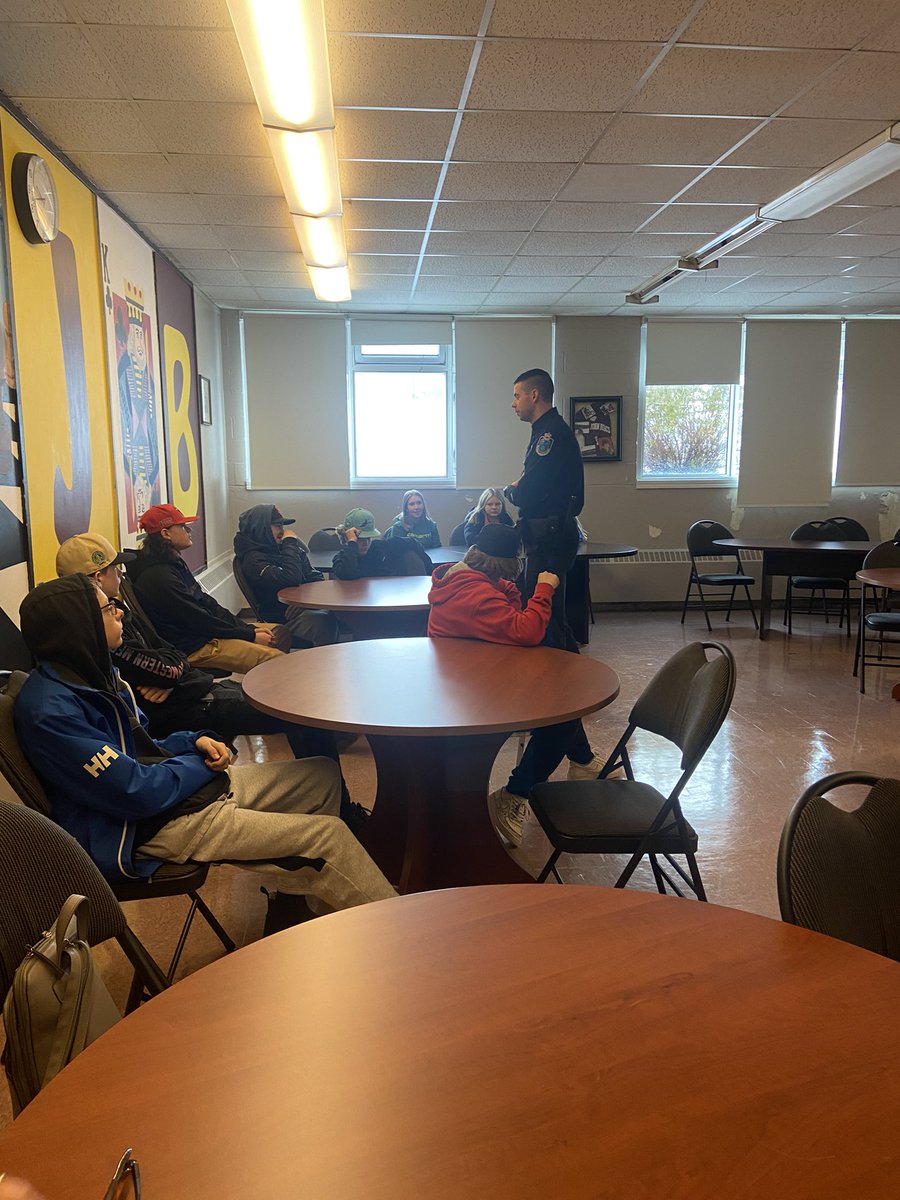 sjboscoschool's tweet image. Love our partnership with @RNC_PoliceNL ! Thanks to Cst. Cashin for his presentation to our junior high students regarding online safety. Digital citizenship is something we all need to learn more about . @NLESDCA @mikewtobin #learningpartnerships #citizenship