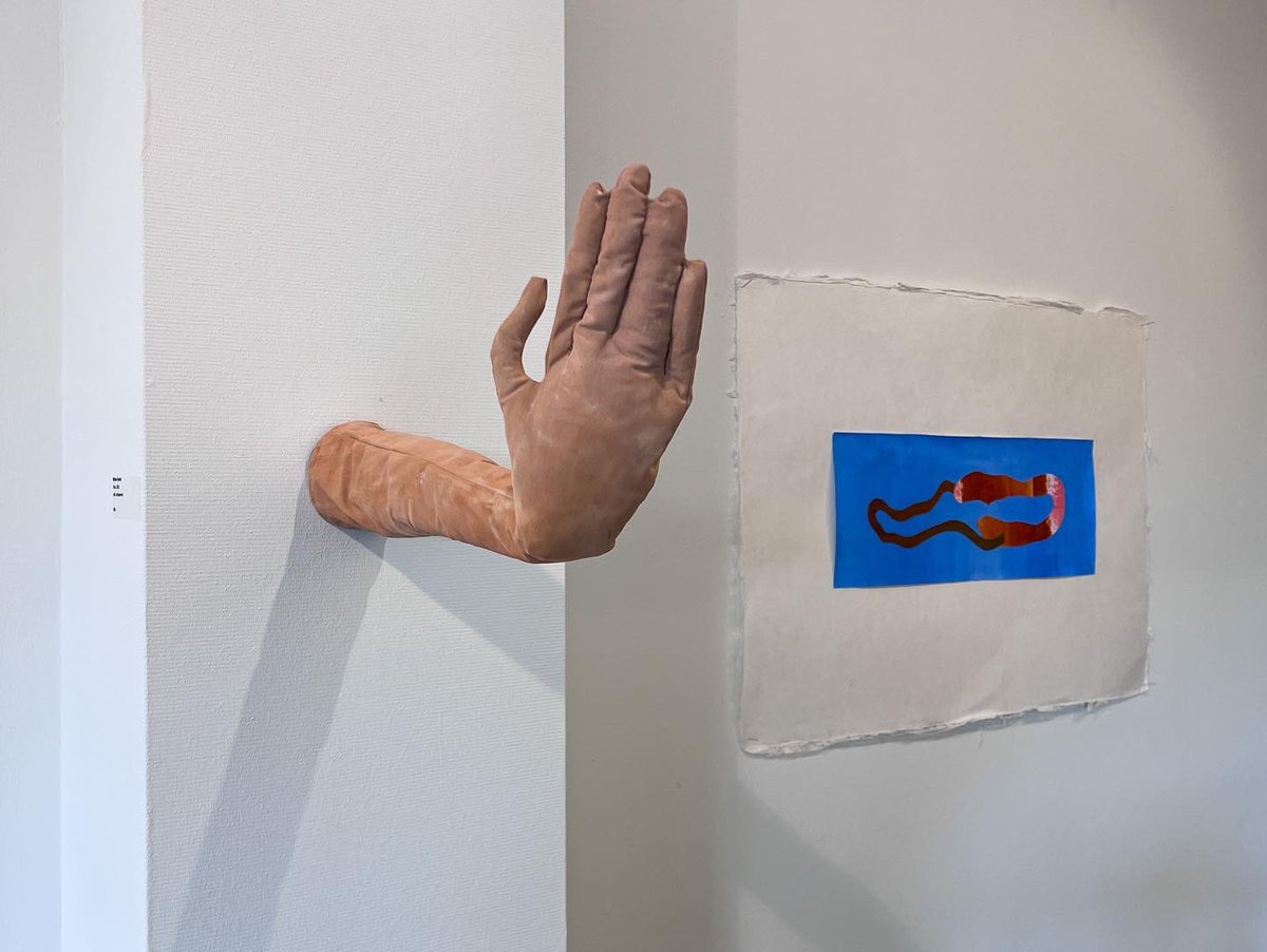 Kunstenaar Miriam Geerts heeft haar atelier neergezet in de tentoonstelling ‘Kunstenaars IN BEELD’ in De Fabriek. Ze werkt daar aan nieuw materiaal. Kom langs en bekijk haar onderzoek, maar ook de presentatie van haar werk. Open do t/m zo tussen 13 en 17 uur, toegang is gratis.