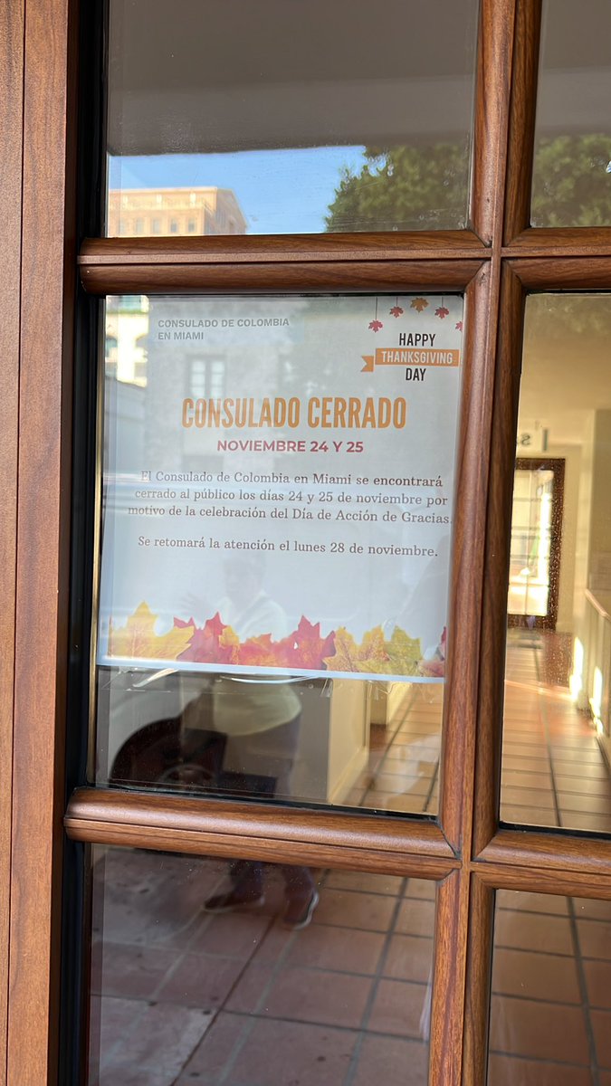 reguar11's tweet photo. @CGR_Colombia por favor tomen medidas para poner orden en el consulado de Colombia en Miami. Estas personas no quieren trabajar, toman los días festivos de Colombia y LOS DE ESTADOS UNIDOS? Las líneas de atención no funcionan, la página de agendamiento de citas virtual … (1/2) https://t.co/qAri49Bw7Z
