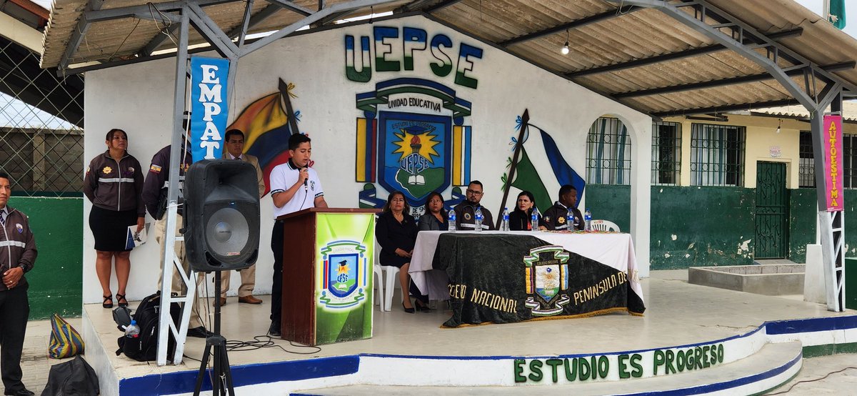 StaElenaCJ's tweet photo. La Dirección Provincial de @StaElenaCJ participa junto a #DEVIF de la @PoliciaEcuador en el evento "Dejando huellas de amor y respeto contra la violencia", que se desarrolló en la Unidad Educativa Península de Santa Elena https://t.co/h4HUTiMVBk