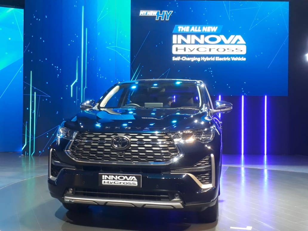 vikramkirloskar's tweet photo. We thank our customers for their trust in the Innova brand over the years. India's much loved MPV is here in a new avatar! The new #InnovaHyCross, with many first-in-segment features, is sure to create excitement and take customer experience to a new HY. https://t.co/HO7WruAwSU