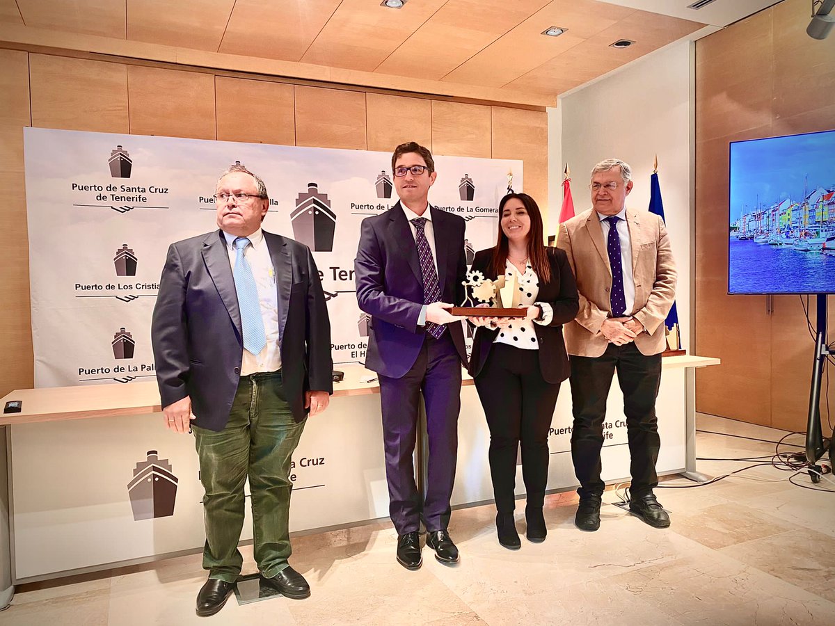 ceoetenerife's tweet photo. 🥇Empresas de la provincia #premiadas por su #excelencia en la #prevención de los #riesgoslaborales.
⚓La @PortsSCTenerife, hizo entrega de los premios puertos de Tenerife a la Excelencia en Gestión de la Prevecnción de Riesgos Laborales. https://t.co/FHLddVHaTC