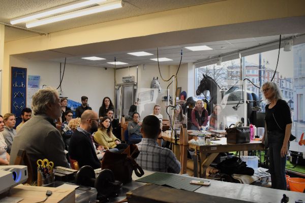 EquiBusiness's tweet image. Young craftspeople learn from master saddle
Read More: bit.ly/3EAOVPq #abbeyengland #equestriannews #mastersaddler #therepairshop