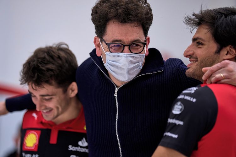 elmejordelresto's tweet photo. Que dualidad tengo con el tema Binotto. Por un lado se cometieron errores que en una escudería de este nivel, no pueden pasar. Por el otro me acuerdo donde estaba Ferrari en 2020 y donde está ahora y el progreso es abismal...

#F1 #essereFerrari #Binotto https://t.co/sXMlkWVeKS