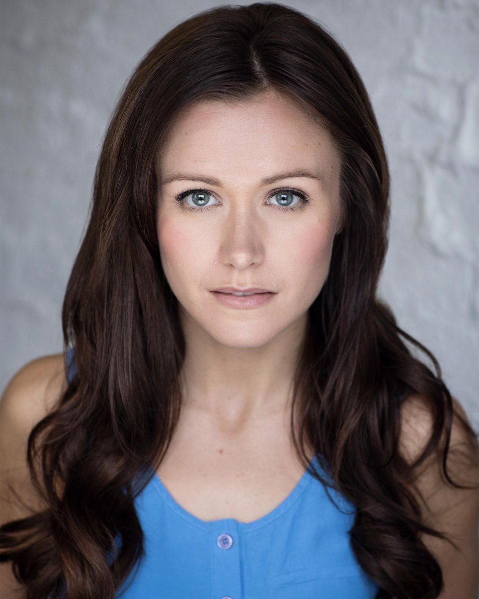 ciekabailey's tweet photo. Wishing all the love and luck in the world to the incredible ELIZABETH CARTER @ElizabethCUK and the rest of the cast and crew who open tonight in SLEEPING BEAUTY at THEATRE ROYAL WINDSOR @TheatreWindsor 🌟🍾🎭🪄🎄 https://t.co/IzvBt6qaMc
