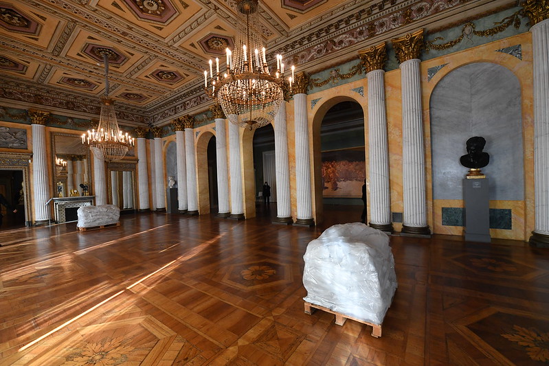 atpdiary's tweet photo. Alla GAM #Lullaby di #MaurizioCattelan
In dialogo con il #QuartoStato di Giuseppe Pellizza da Volpedo
Presentazione con @TommasoSacchi e #GianfrancoMaraniello
@GAM_Milano https://t.co/mpqijIaEz3