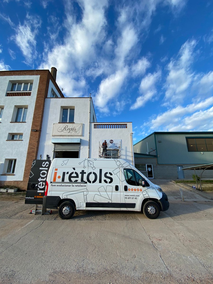IRETOLS's tweet photo. La furgo sempre ens acompanya!
#iretols #EnganxatsALaRetolació #regasceramics #RiellsIViabrea #vinil #retolació #lagarriga #retol #vinildetall #impressió #furgoneta #muntatge https://t.co/PgVH9roWLR