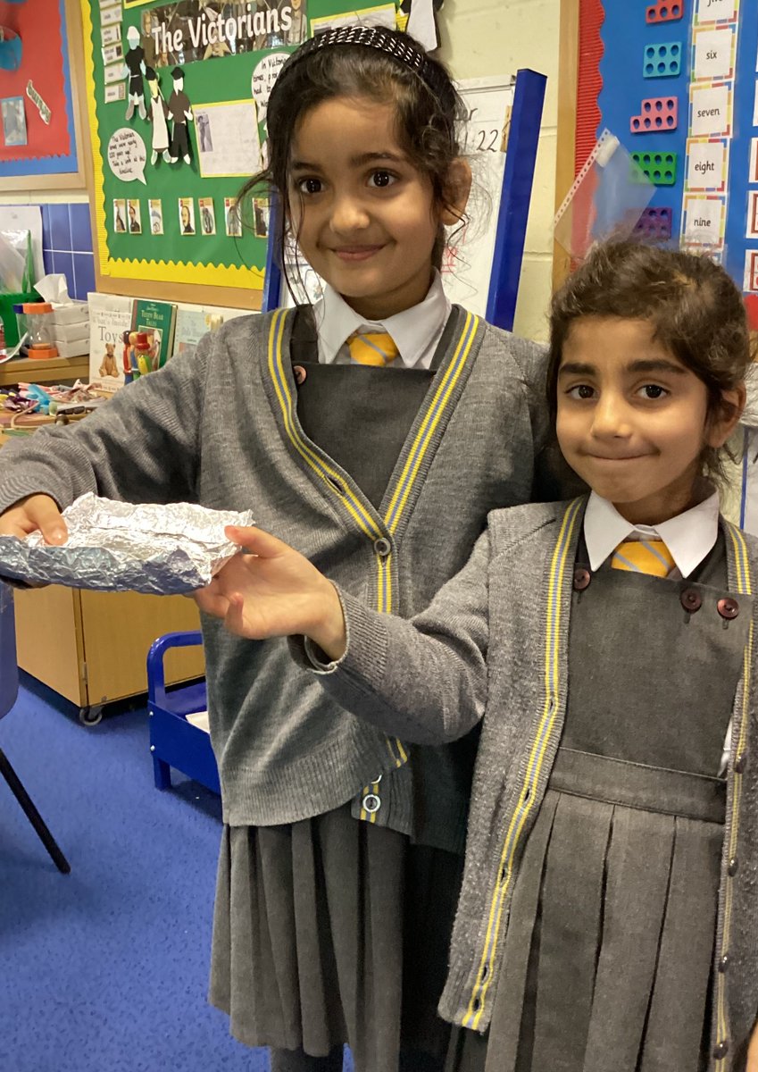 StainesPrepYr1's tweet photo. We have been learning about materials that float and sink in #StainesPrepScience we had a task to try and make the strongest boat out of tin foil. Our winners boat held 26 coins before it sank! #StainesPrepLearning #KS1Science https://t.co/yriS25h4JX