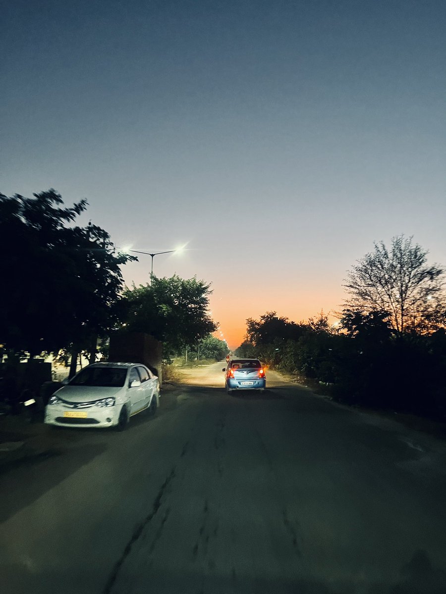 abhi_dixit06's tweet photo. @jatinthoughts Hazy and Lazy moonlight 🌙 https://t.co/xJ1uu8cTgJ