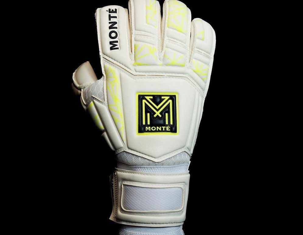 GkMonte's tweet photo. BLACK5DAYS 

Black Friday discount 20% off all gloves &amp; products when you use code BLACK5DAYS at the checkout!

Only available at https://t.co/UTinTHzgs7 https://t.co/6chNJGd23t