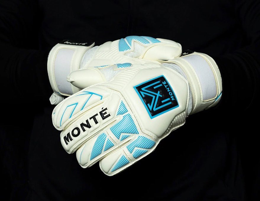 GkMonte's tweet photo. BLACK5DAYS 

Black Friday discount 20% off all gloves &amp; products when you use code BLACK5DAYS at the checkout!

Only available at https://t.co/UTinTHzgs7 https://t.co/6chNJGd23t