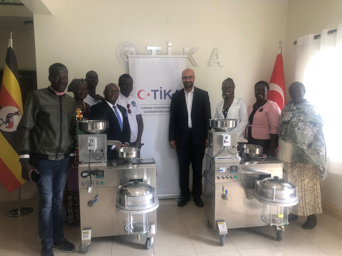 TİKA encourages innovation in agriculture 🌱

📍 Uganda

Hot press oil extractor machines were provided to the farmers practicing subsistence agriculture by obtaining oil from shea fruit.