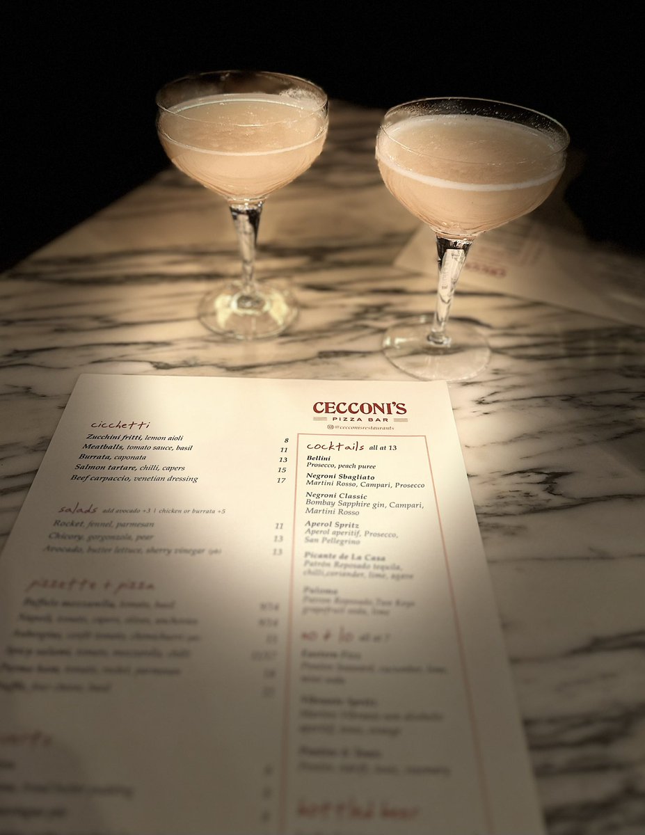 InizioBelleAme's tweet photo. Afternoon cocktails with my sister #Bellinis @CECCONIS @bicestervillage https://t.co/jSVQkN1SHw