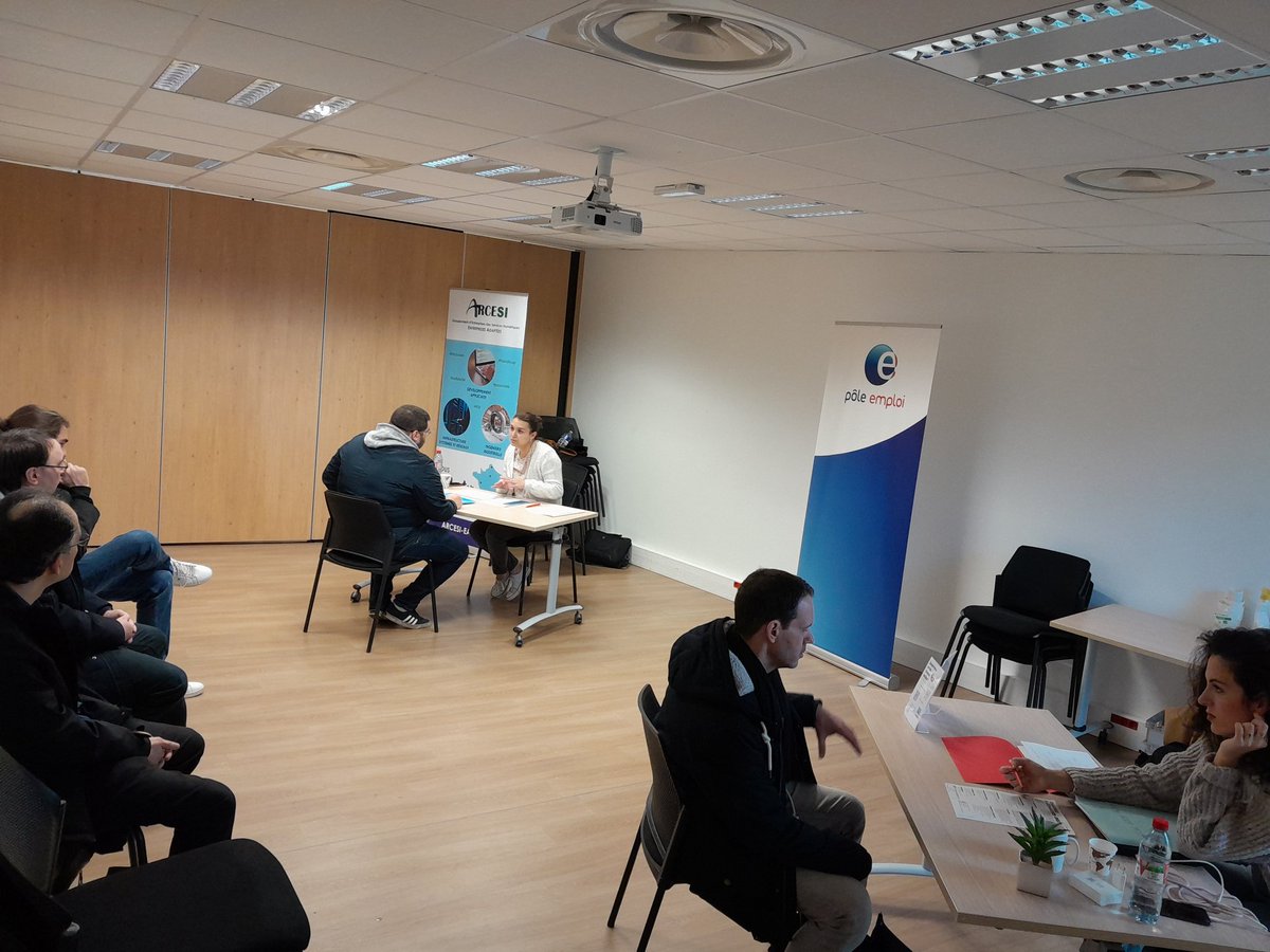 #SemaineReussirSansAttendre
#LilleVaucanson
J5 dernière journée pour cette belle Semaine Réussir Sans Attendre avec le secteur du Numérique. Près de 20 personnes reçues pour du recrutement et de la formation. Merci à #Arcesi et #Showroomprive🤝👏
