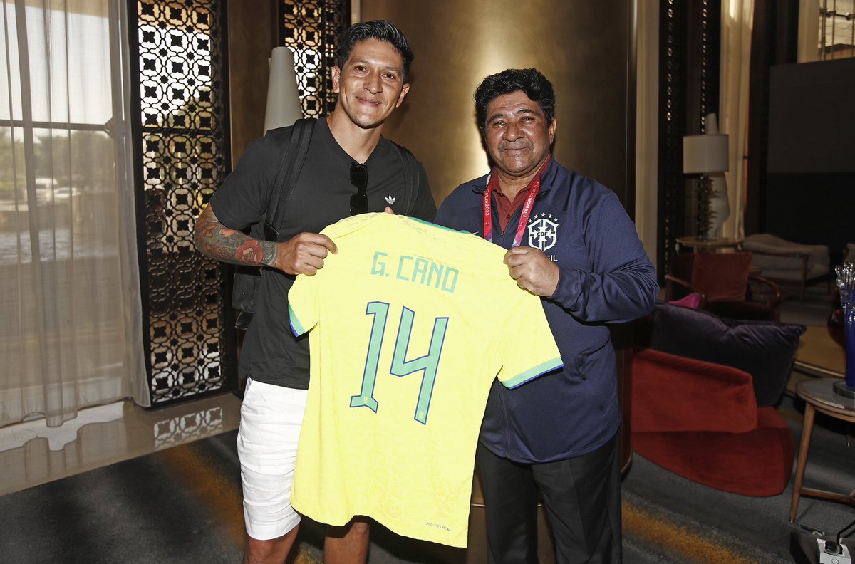 CBF_Futebol's tweet photo. Craque em Doha! ⚽🇧🇷

Artilheiro do Brasileirão Assaí 2022, o atacante do @fluminensefc, que também teve ótima passagem pelo @vascodagama, se encontrou com Ednaldo Rodrigues, presidente da CBF.

📷: Rafael Ribeiro / CBF https://t.co/6gfA3O59GG