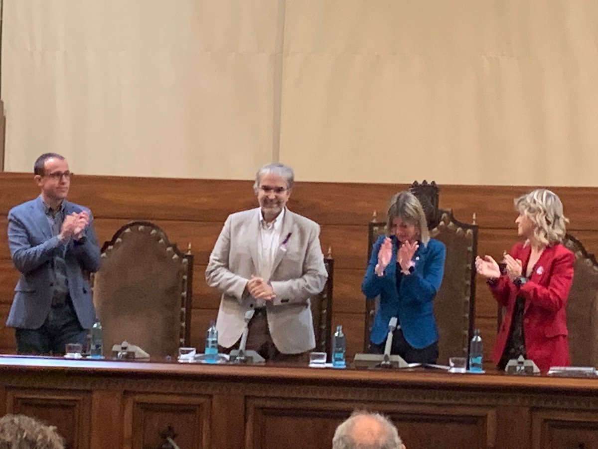 teresamoyagine's tweet photo. Avui el ple de la DIPTA ha despedit amb un gran aplaudiment al fins ara diputat @quimnin. Tots els portanveus n' han destacat  la seva #lleialtat política i personal. Un gran polític en busca del #consens i  #concil.liació pel bé del servei de la institució al ciutadà. Enhorabona https://t.co/vIyey5cSnB