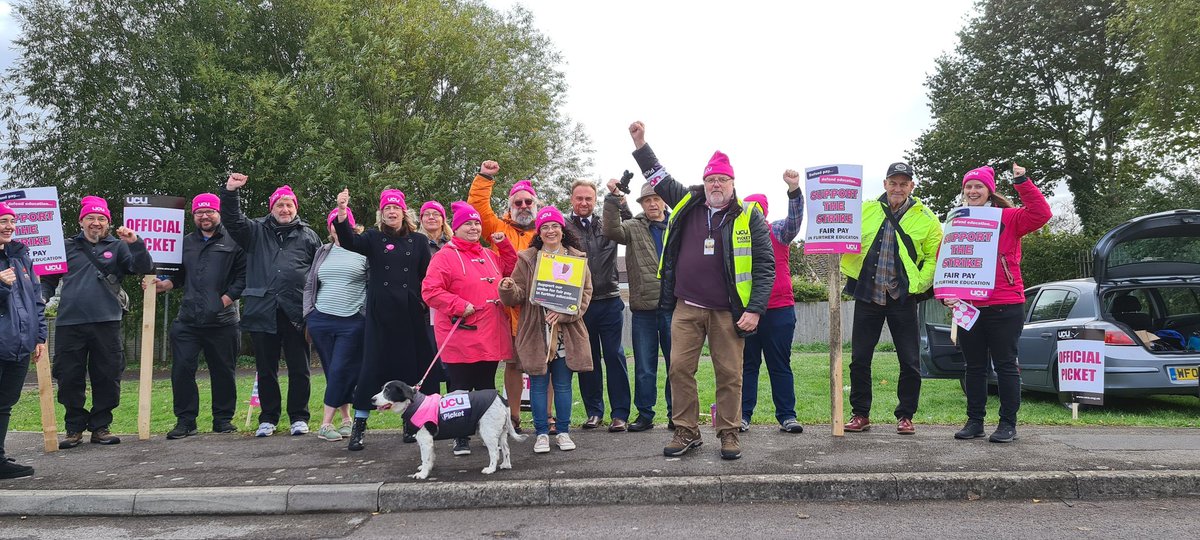 UcuswRC's tweet photo. SOLIDARITY with friends &amp; comrades across the Education sectors.
UCU in FE, HE, Prison Ed and Adult Ed.  NEU, NASUWT, NAHT in school sectors &amp; our friends in Unison, Unite and GMB.
Support Education Rallies in Exeter 2nd Dec and Bristol 10 Dec
@NEUSouthWest @UcuswRC @ucu https://t.co/le4h8Tw3V6