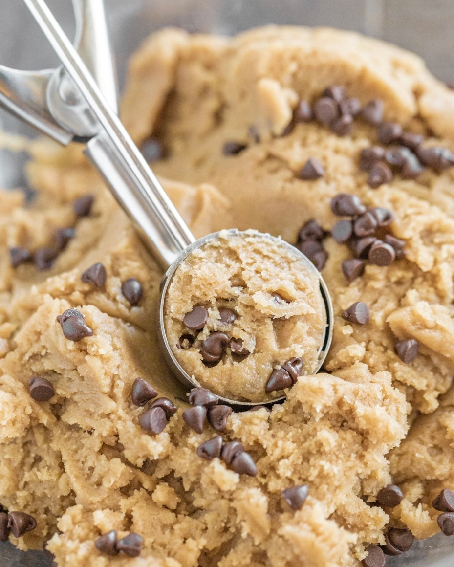kinbetween's tweet photo. Friends! It's officially (...and finally) Christmas, and cookie baking season. I AM READY!
.
This right here is my all time favorite basic cookie dough for chocolate chips, white chocolate, nuts, M&amp;M's, chopped candy, or any other mix-in you can think of. 
.
This cookie dough rec https://t.co/g790NdZ3pk